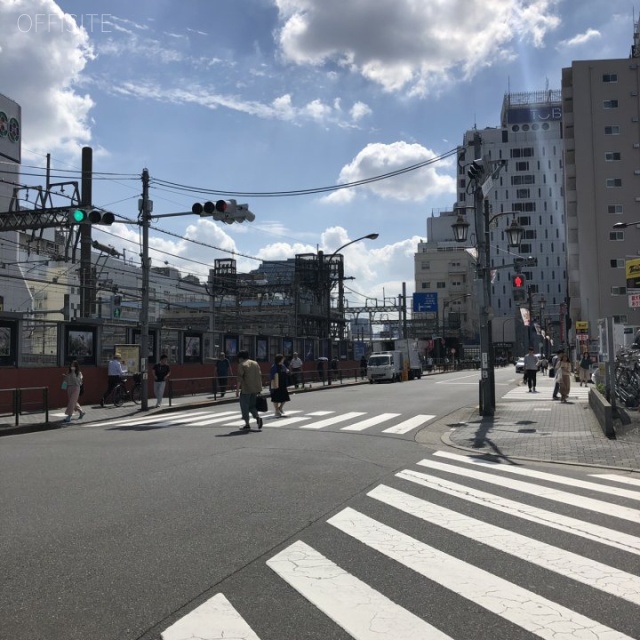 西京ビル ビル前面道路