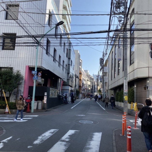 梅澤ビル ビル前面道路