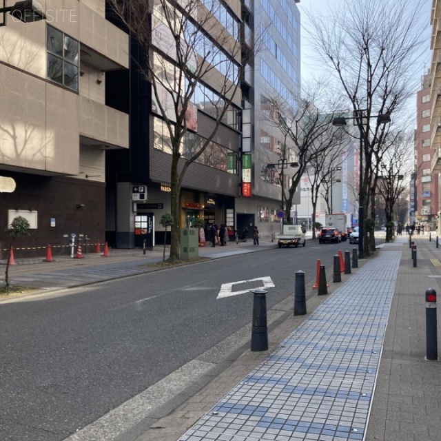 新横浜交通ビル 前面歩道