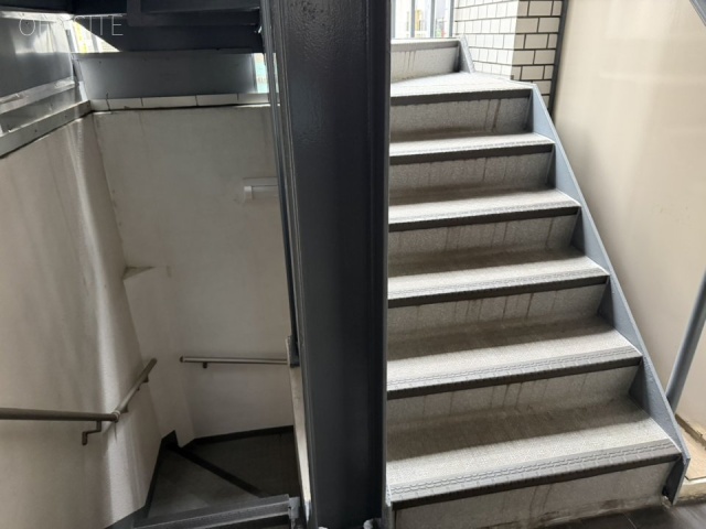 レジェンド岩本町A館　階段