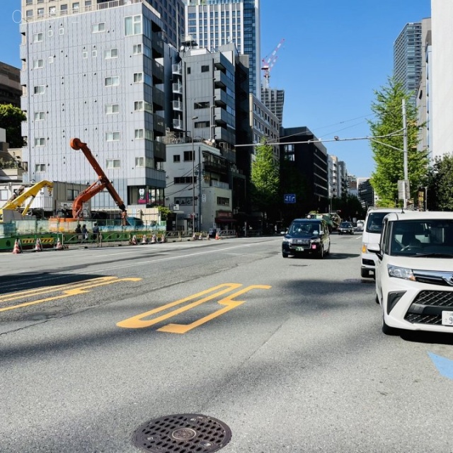 虎ノ門ACTビル ビル前面道路