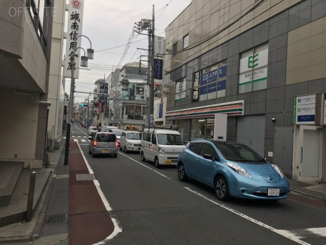 ヒューマンハーバー ビル前面道路