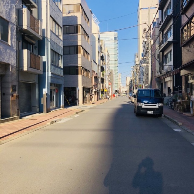 岡田ビル ビル前面道路