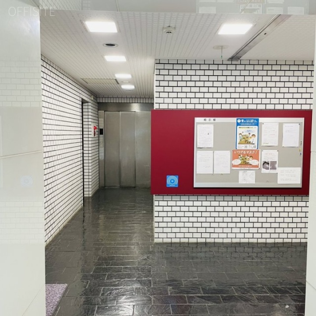 麹町1丁目3番地ビル エントランス