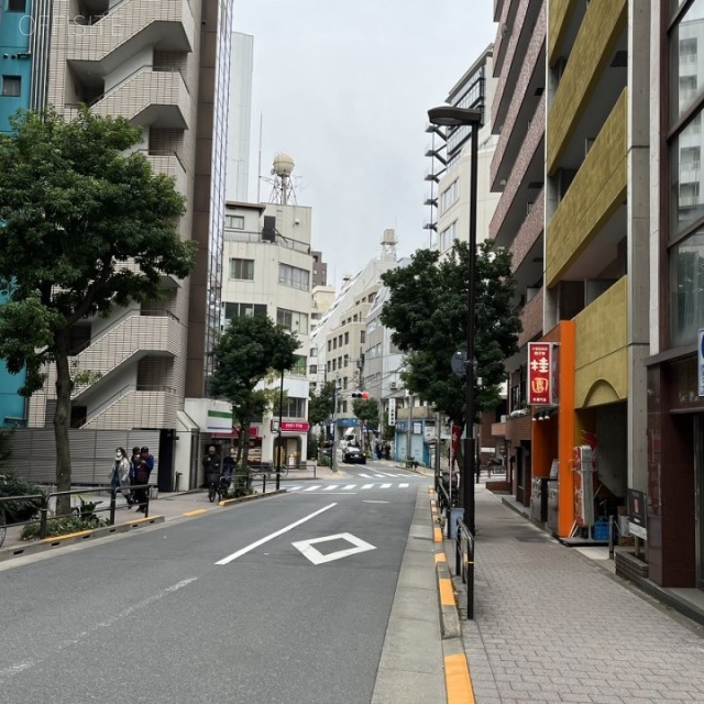 川島ビル 前面道路