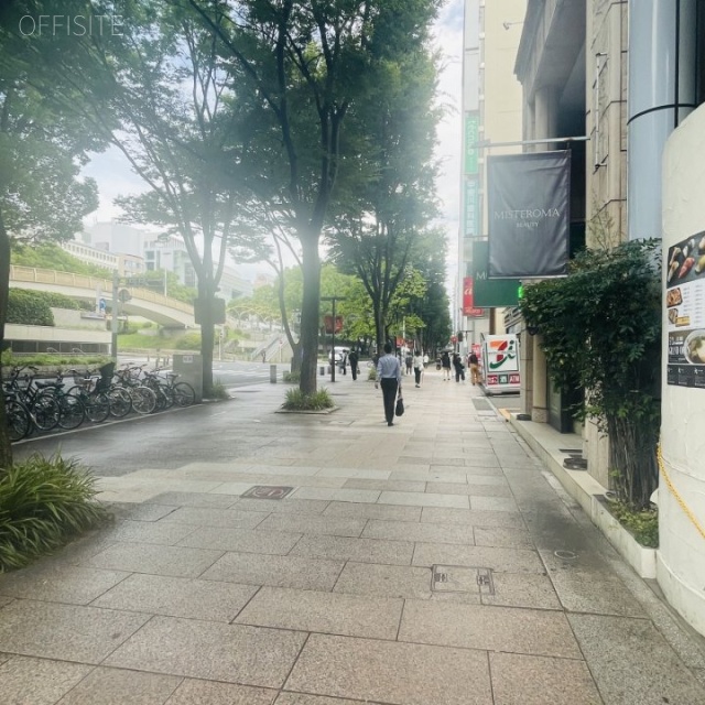 久屋ワイエスビル 前面歩道