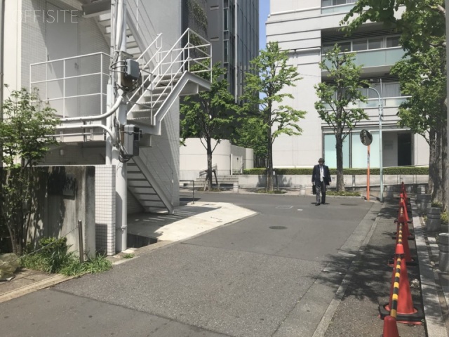 樹下庵(じゅかあん)ビル ビル前面道路