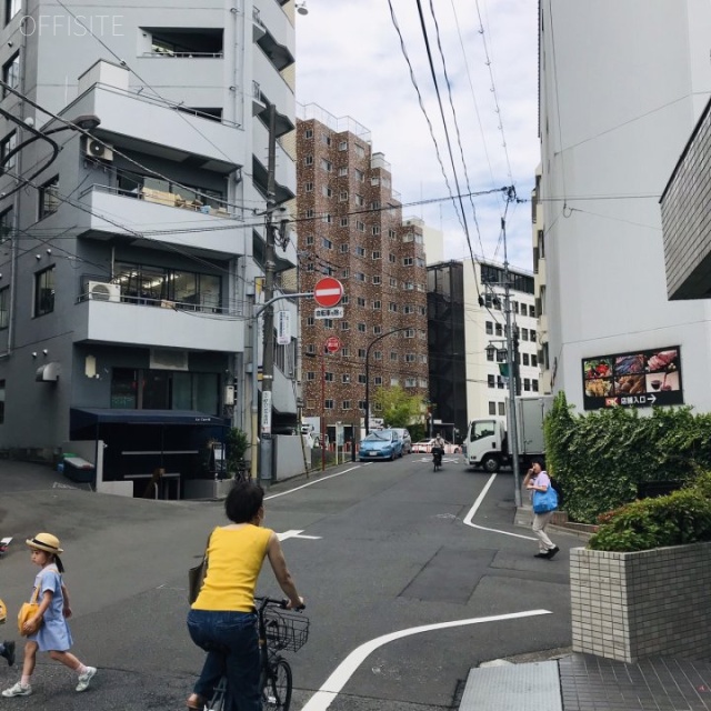 ランセス原宿ビル ビル前面道路