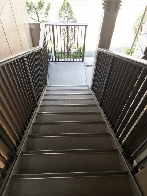 鈴木ビル 階段