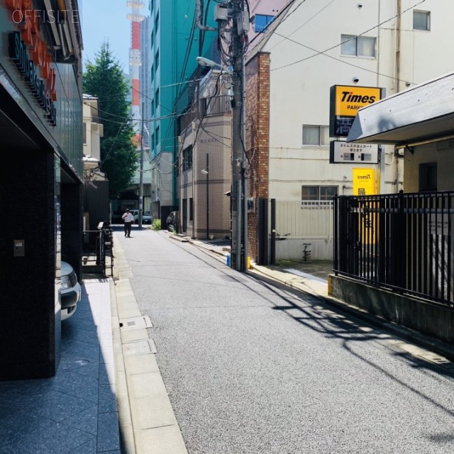 有隣ビル ビル前面道路