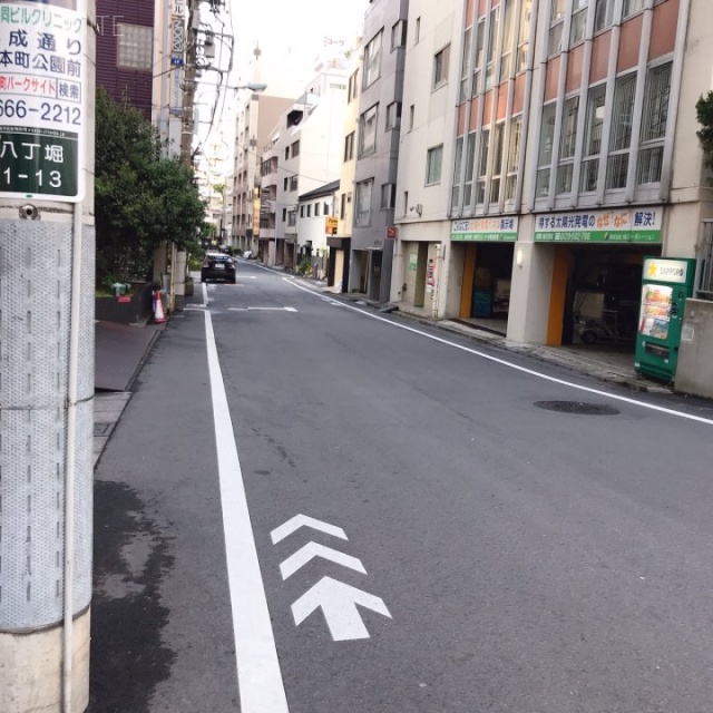 房州ビル ビル前面道路