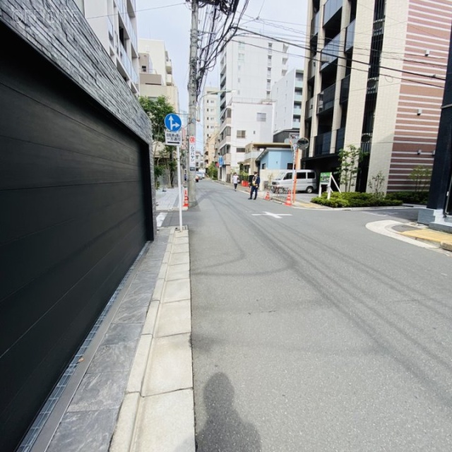 ARTEMIS MINAMI AZABU ビル前面道路