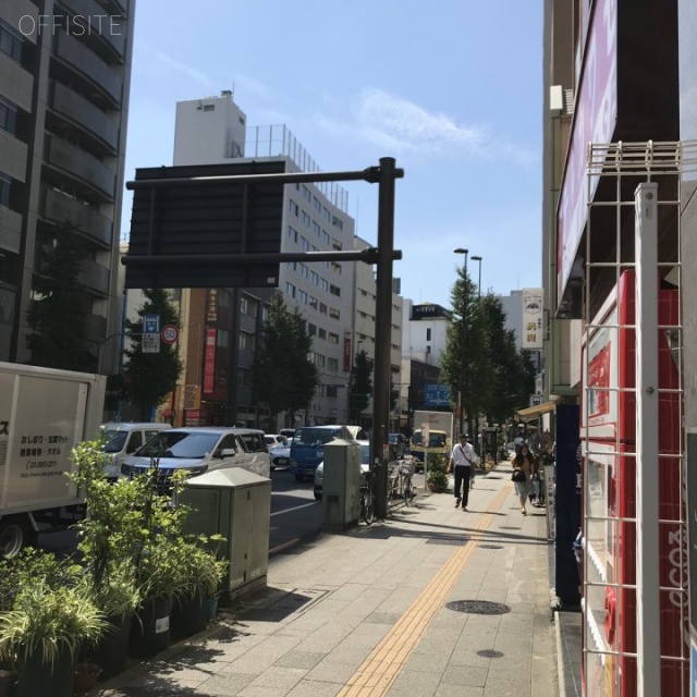 浅草駅前ビル ビル前面道路