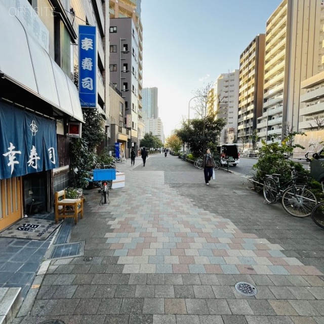 トミービル 前面歩道