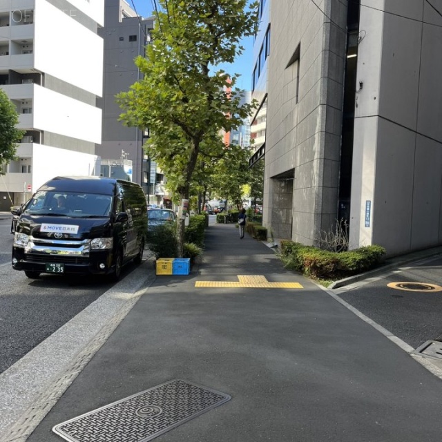 安田小網町マンション 前面歩道