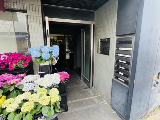 新宿ビル　エントランス