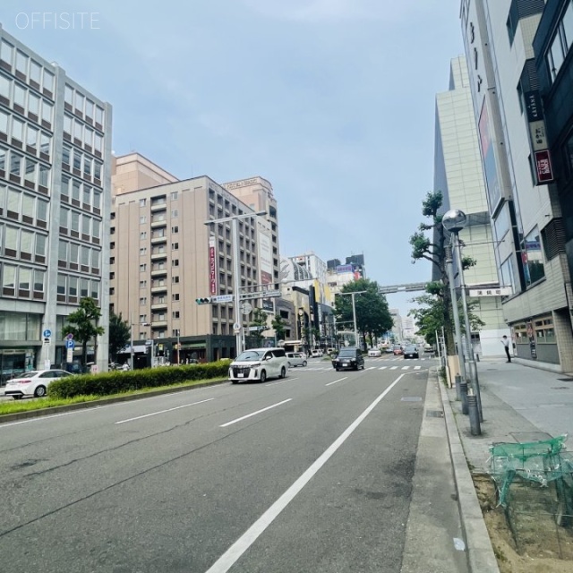 ARK栄ビル　前面に錦通