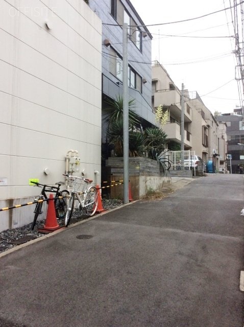 ドム南青山 ビル周辺道路