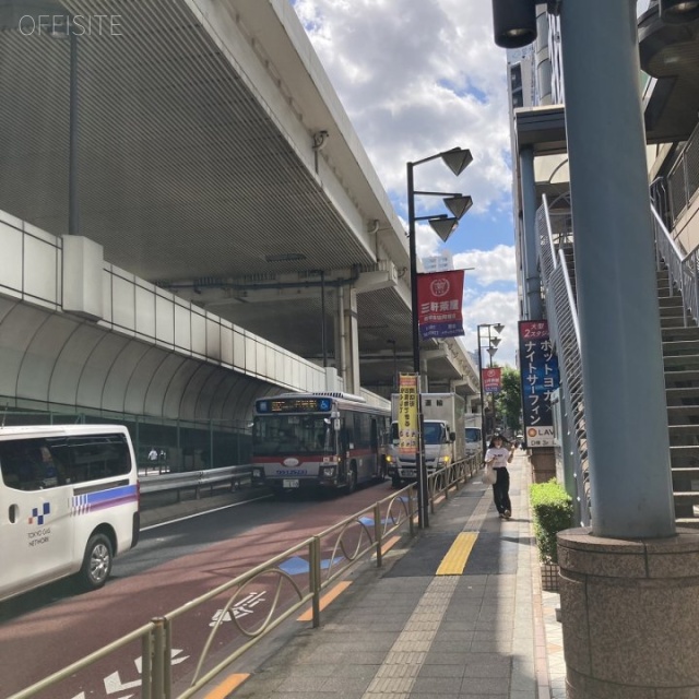 サンタワーズセンタービル 前面道路