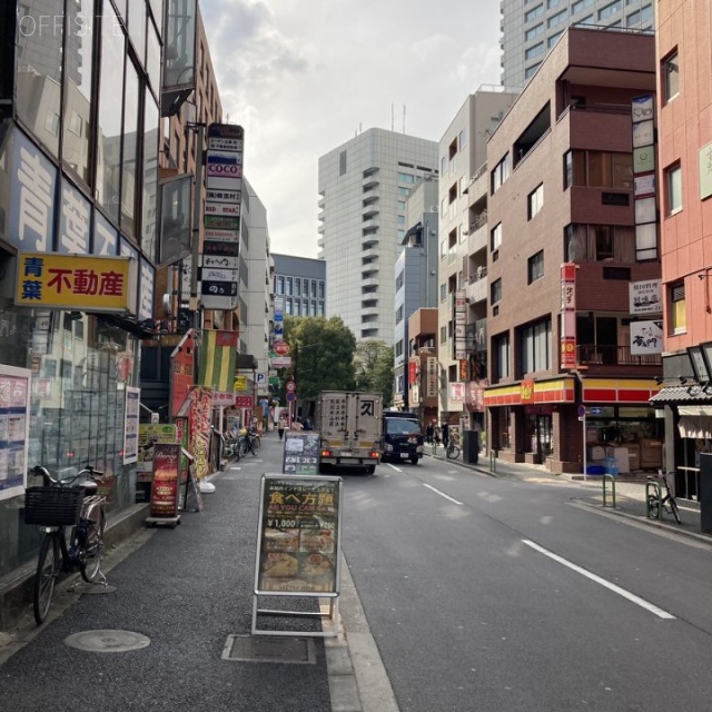 赤坂エムアイビル ビル前面道路