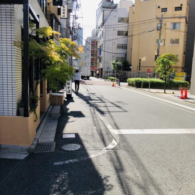 パリスビル ビル前面道路