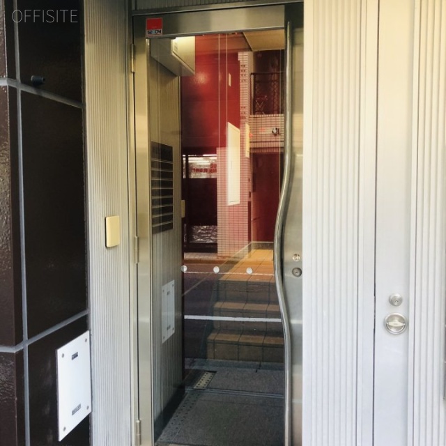 新星ビル エントランス