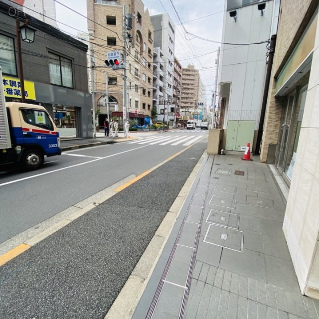 パークハウス麻布十番アーバンス ビル前面道路