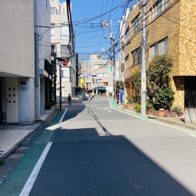 神宮前エーアイビル 前面道路