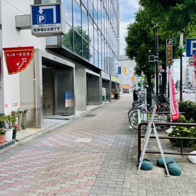 今池セントラルビル 前面歩道