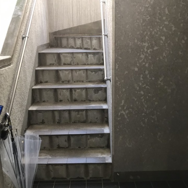 城所(きどころ)ビル 階段