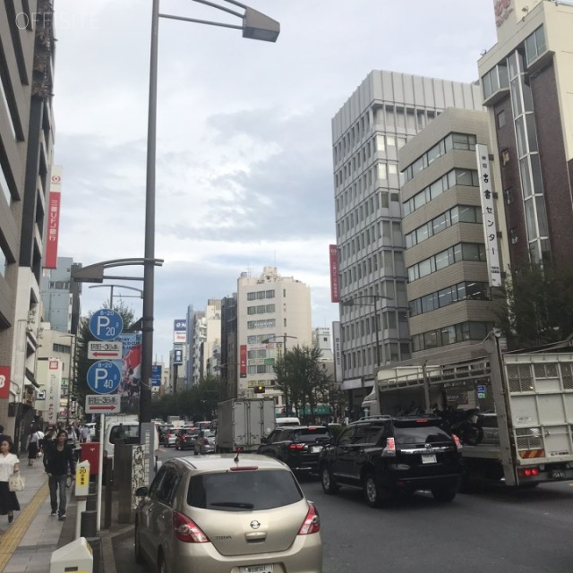 千代田三信ビル ビル前面道路