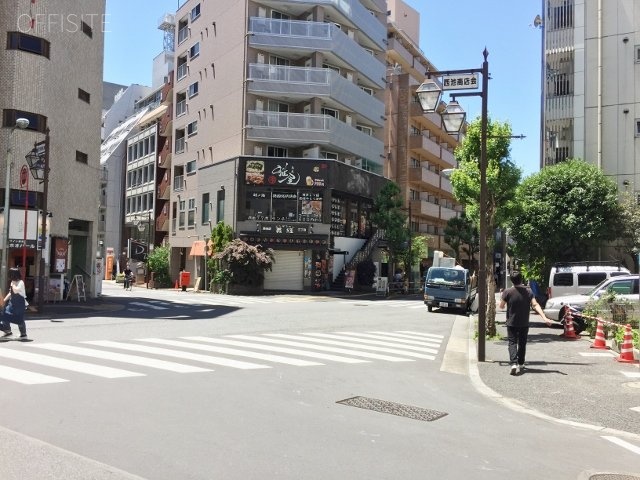 中根ビル ビル前面道路