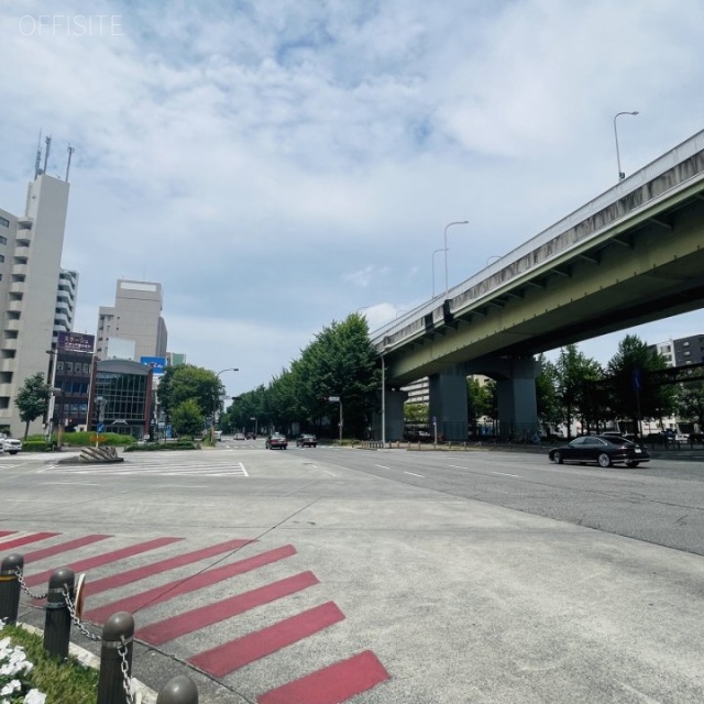 日本ハウスHD名古屋ビル 前面道路