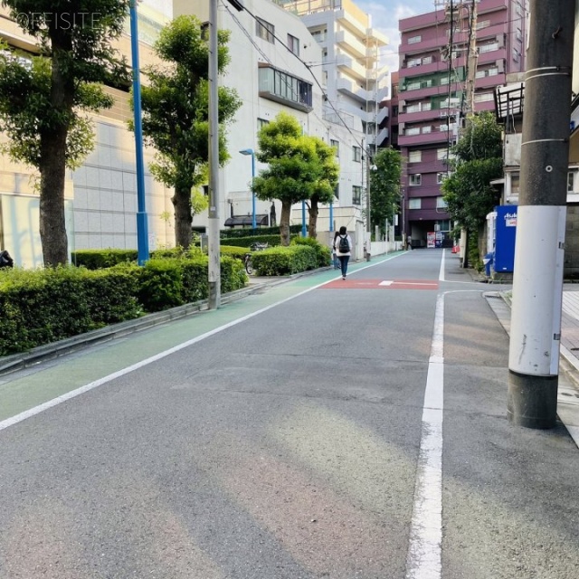 平原ビル ビル前面道路