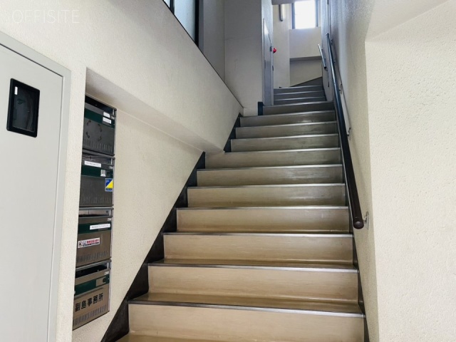 吉川ビル　階段