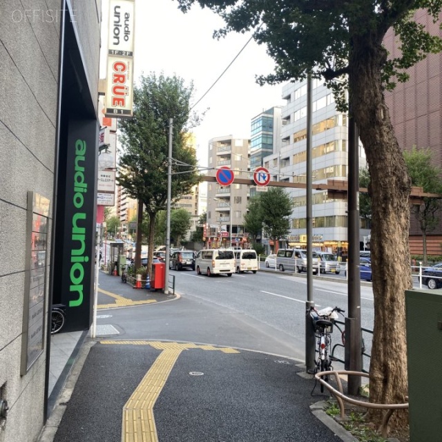 ホーメスト新宿ビル ビル前面道路