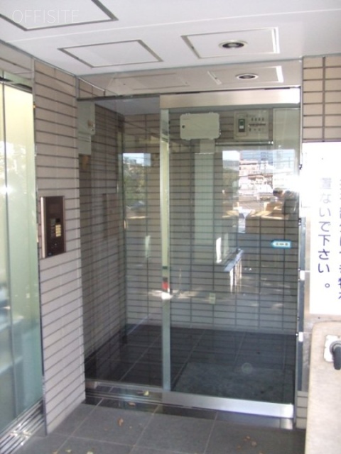 しろがねロッカス　エントランス