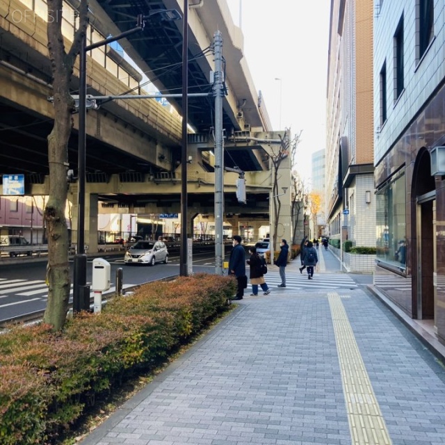 明治安田生命池袋ビル ビル前面道路