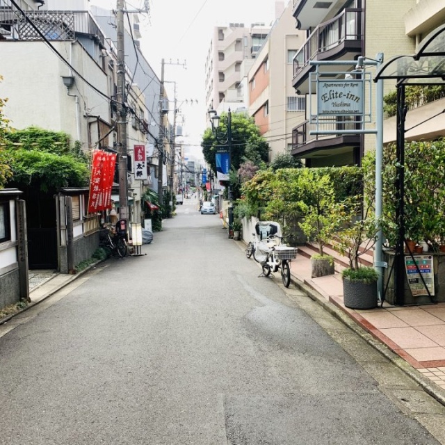 エリートイン湯島 ビル前面道路