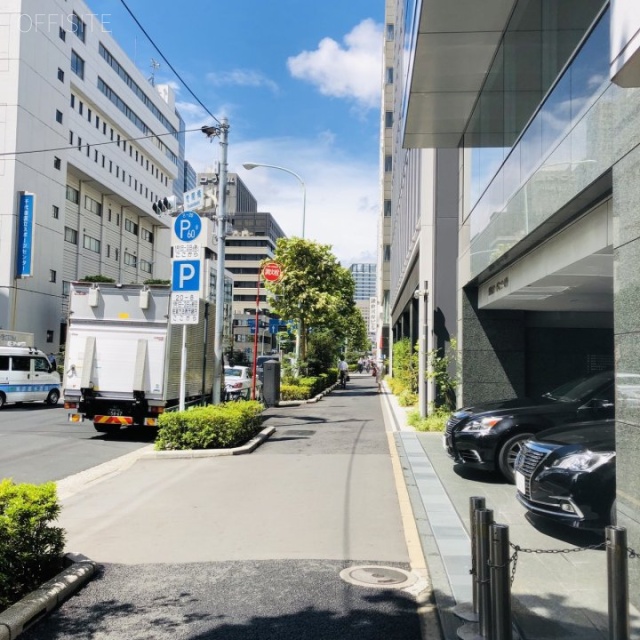 米山ビル ビル前面道路