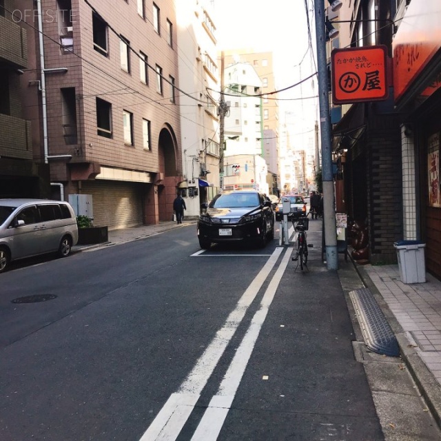 三崎町三上ビル ビル前面道路