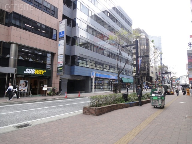 スタッフビル 画像
