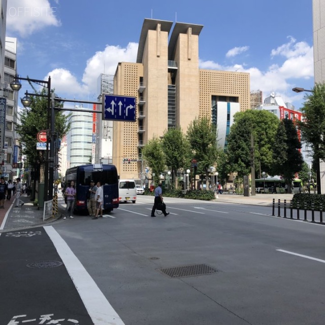 リバーストーンビル ビル前面道路