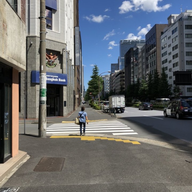 新橋神山ビル ビル前面道路