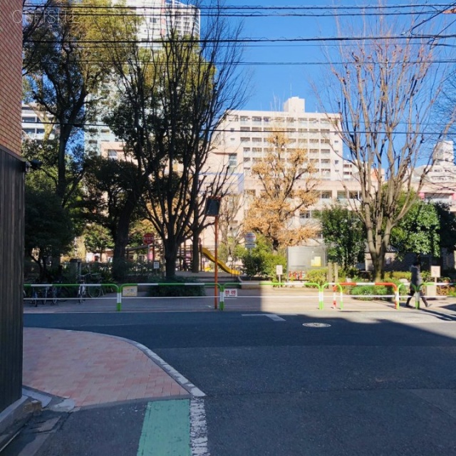 東洋新宿ビル ビル前面道路