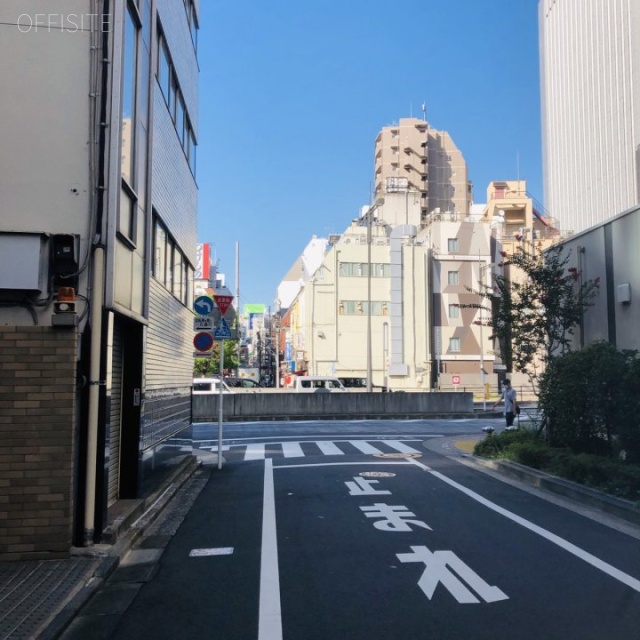 新橋ランドビル ビル前面道路