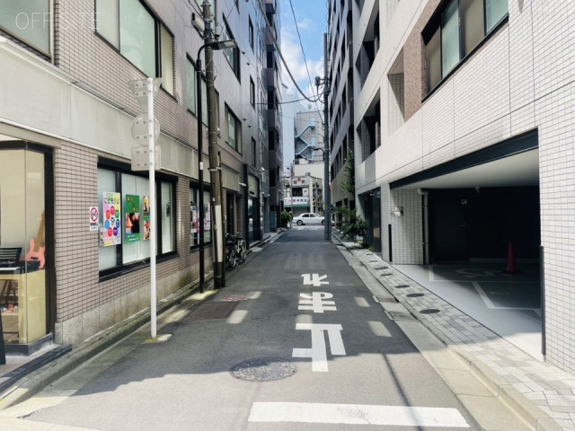 ラ・アトレ岩本町　側道