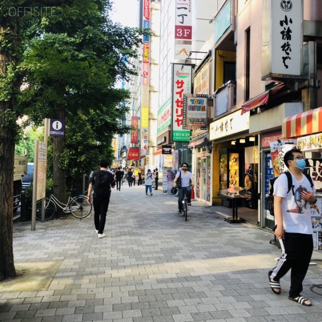 小暮末広ビル ビル前面道路