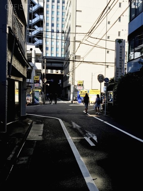 丸一ビル ビル前面道路