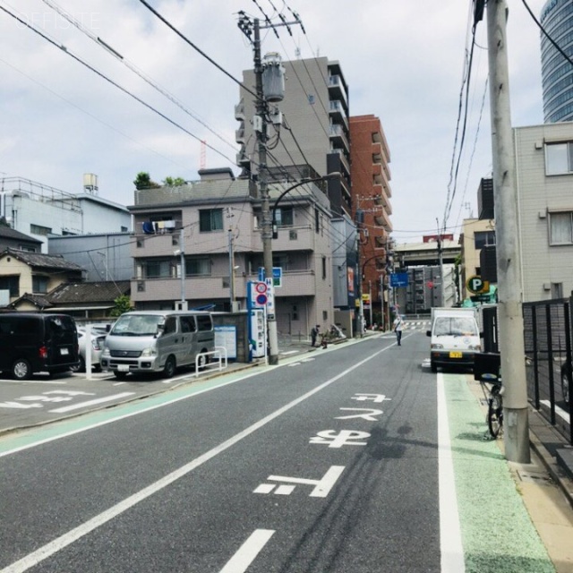 アゼリアビル ビル前面道路